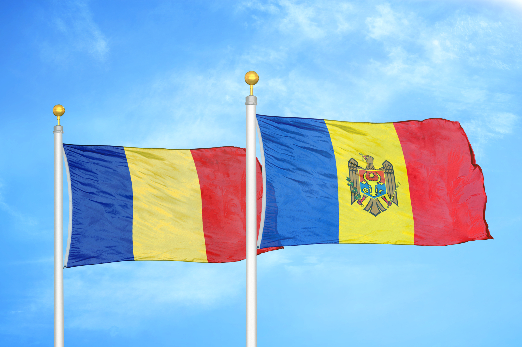 Можно ли в кишинев. Флаг Молдовы и Румынии. Флаг Румынии Молдовы и Украины. Флаг объединение Молдовы-Румынии. Украина и Молдавия флажки.